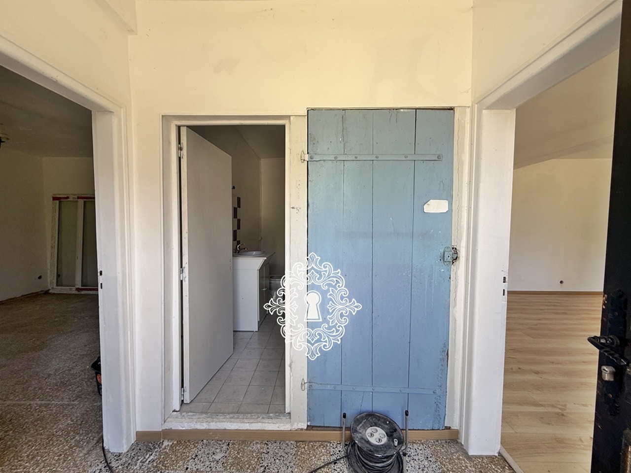 Fermette de pays : entrée